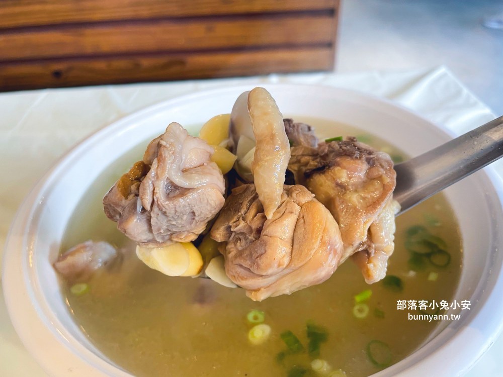 恆春【天麟食苑臺灣菜】墾丁大街上好吃的脆皮烤雞，烤雞控不能錯過