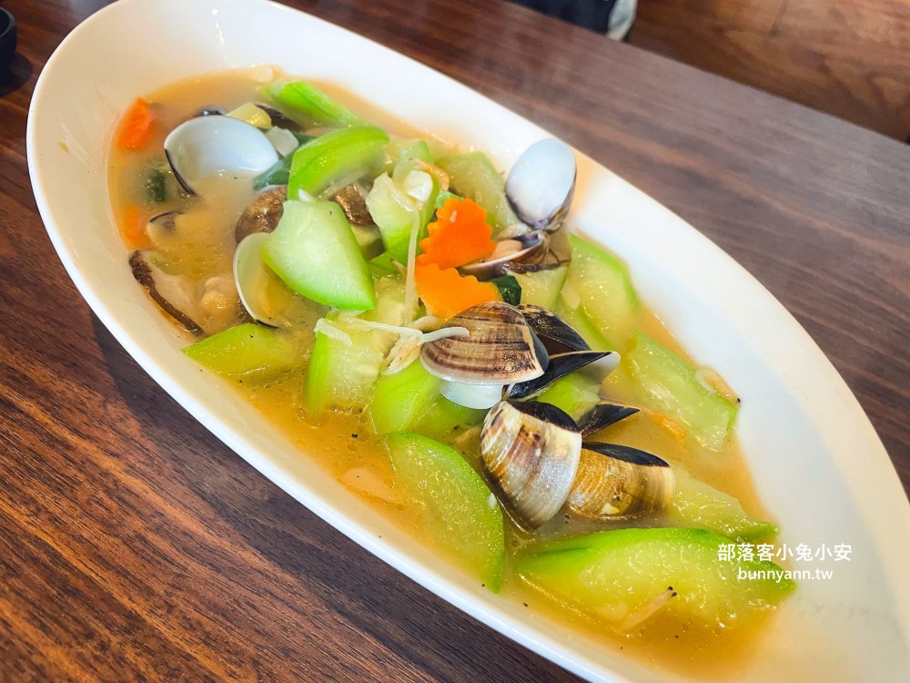 宜蘭【小豪海鮮】不起眼鐵皮屋，卻是平價又新鮮海產店