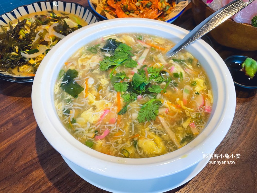 宜蘭【小豪海鮮】不起眼鐵皮屋，卻是平價又新鮮海產店