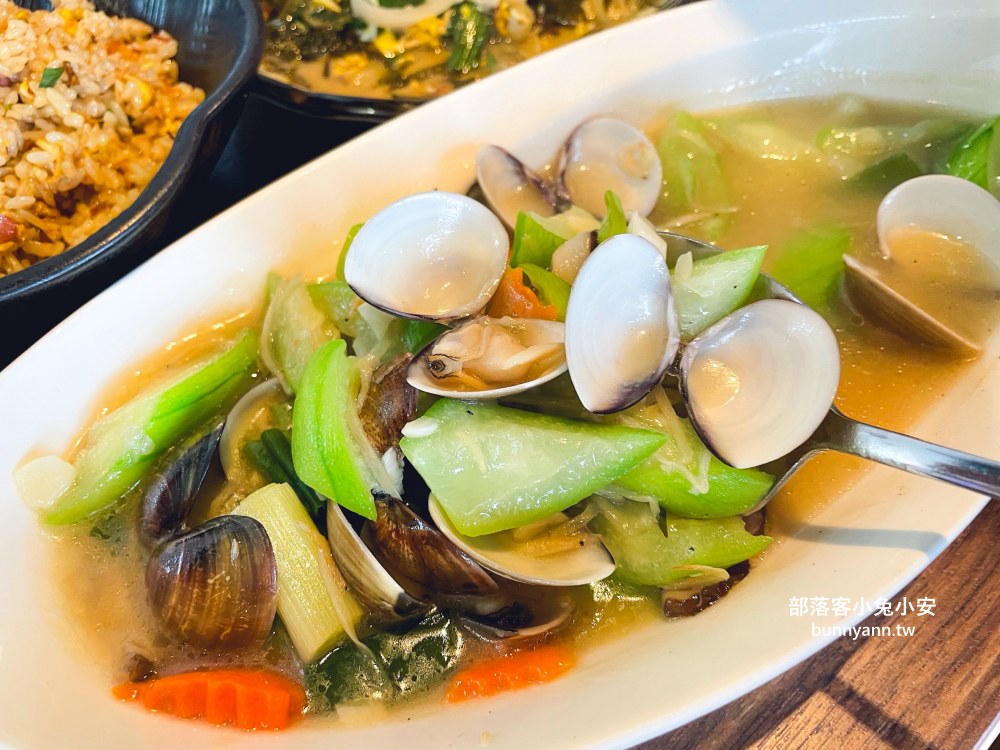 宜蘭【小豪海鮮】不起眼鐵皮屋，卻是平價又新鮮海產店