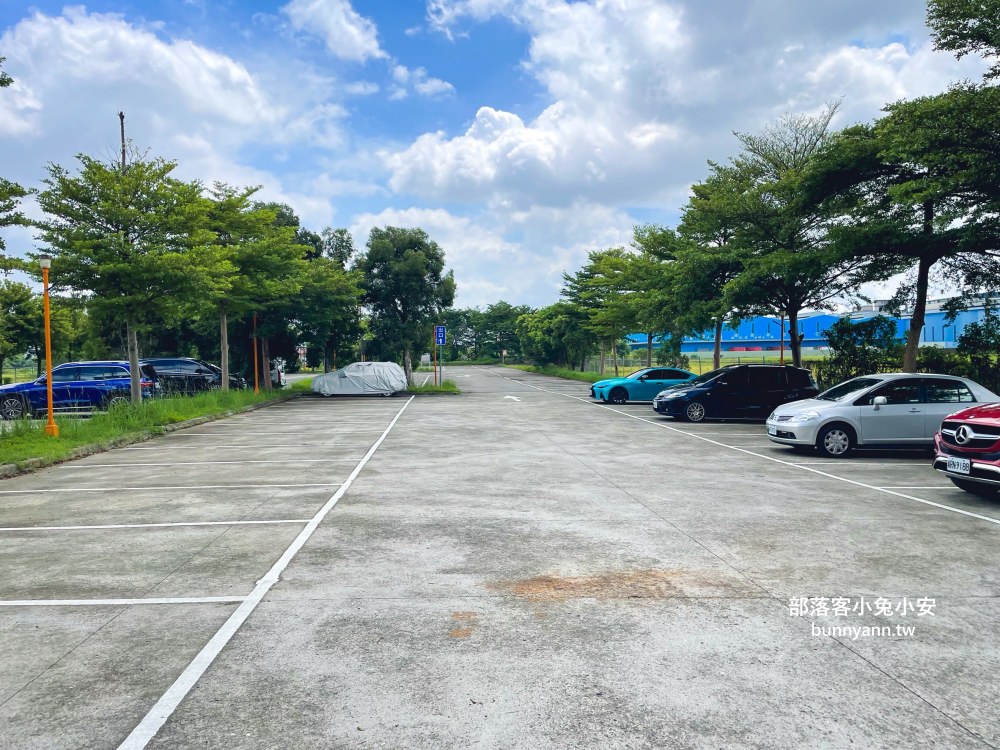 桃園【77巧克力共和國】門票300元體驗DIY甜甜圈與購買巧克力商品