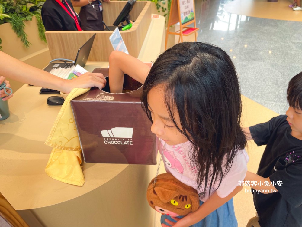 桃園【77巧克力共和國】門票300元體驗DIY甜甜圈與購買巧克力商品