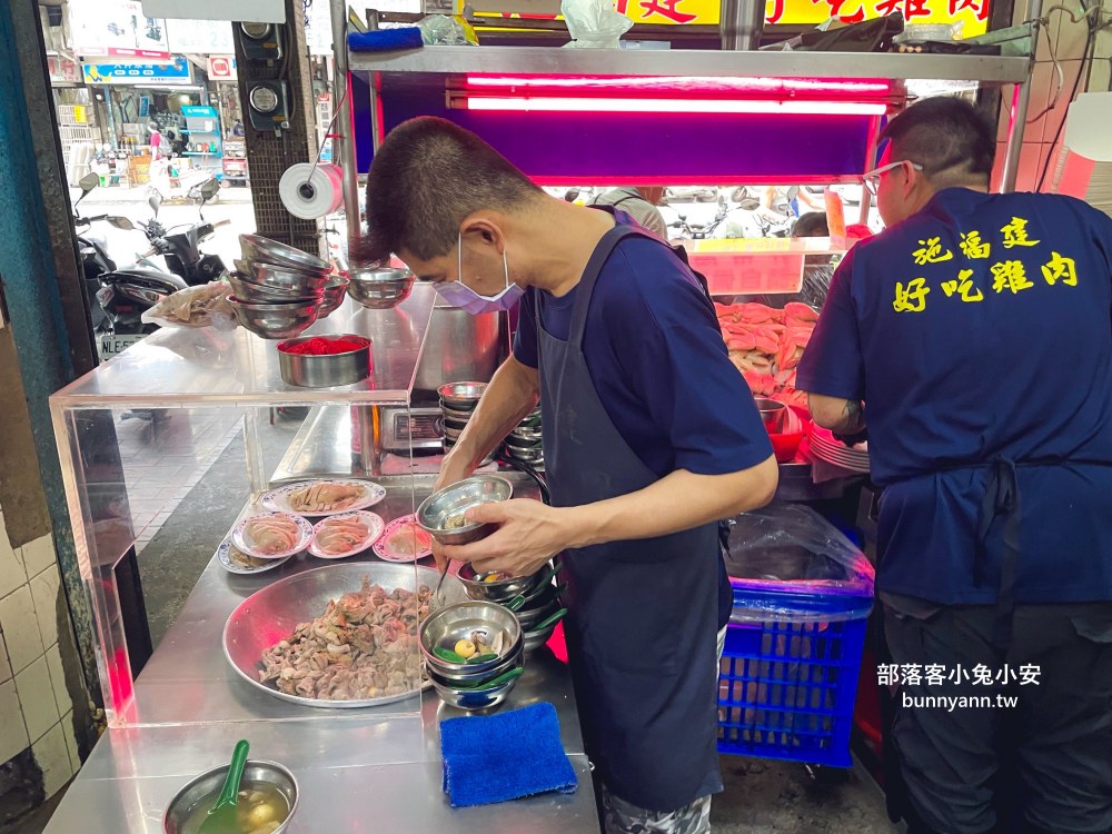 萬華【施福建好吃雞肉】10元下水湯和50元雞肉切盤超級划算