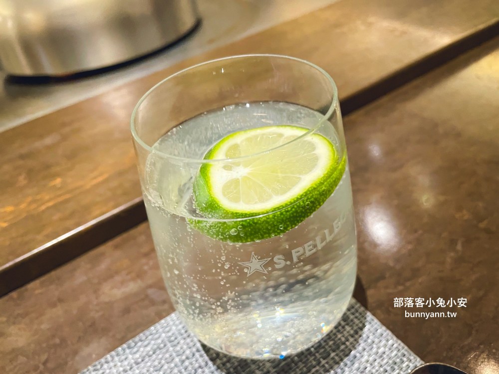 南京復興高CP值無菜單鐵板燒冠軍，人氣套餐1390元不漲價，活龍蝦、北海道生食級干貝都吃得到，明水然無菜單鐵板燒慶城店