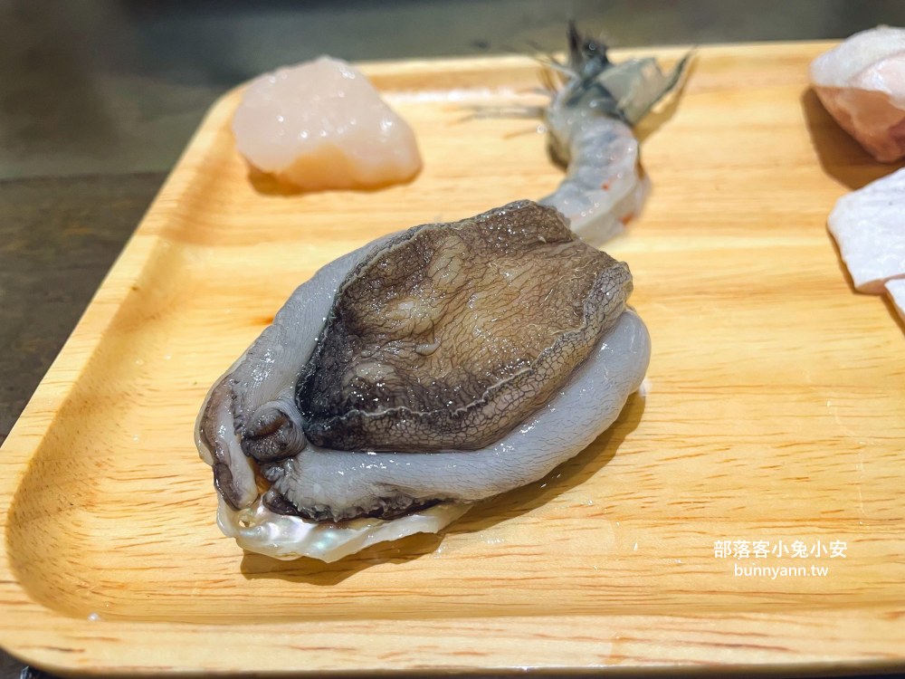 南京復興高CP值無菜單鐵板燒冠軍，人氣套餐1390元不漲價，活龍蝦、北海道生食級干貝都吃得到，明水然無菜單鐵板燒慶城店