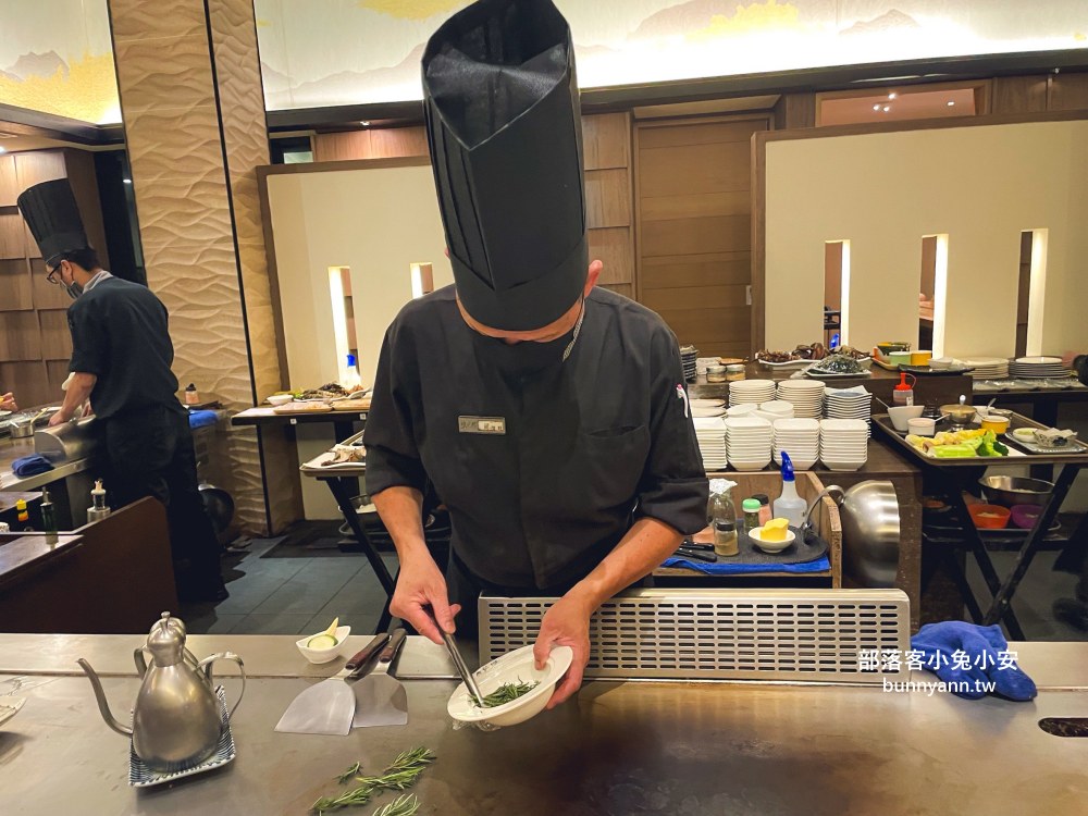 南京復興高CP值無菜單鐵板燒冠軍，人氣套餐1390元不漲價，活龍蝦、北海道生食級干貝都吃得到，明水然無菜單鐵板燒慶城店