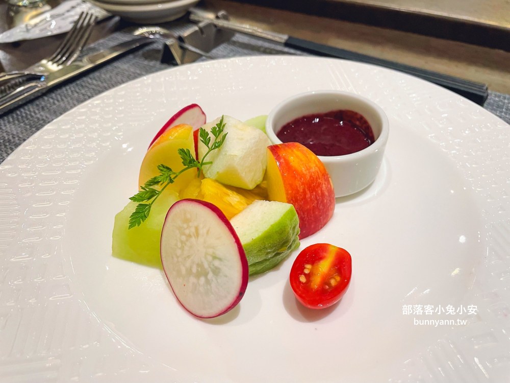 南京復興高CP值無菜單鐵板燒冠軍，人氣套餐1390元不漲價，活龍蝦、北海道生食級干貝都吃得到，明水然無菜單鐵板燒慶城店