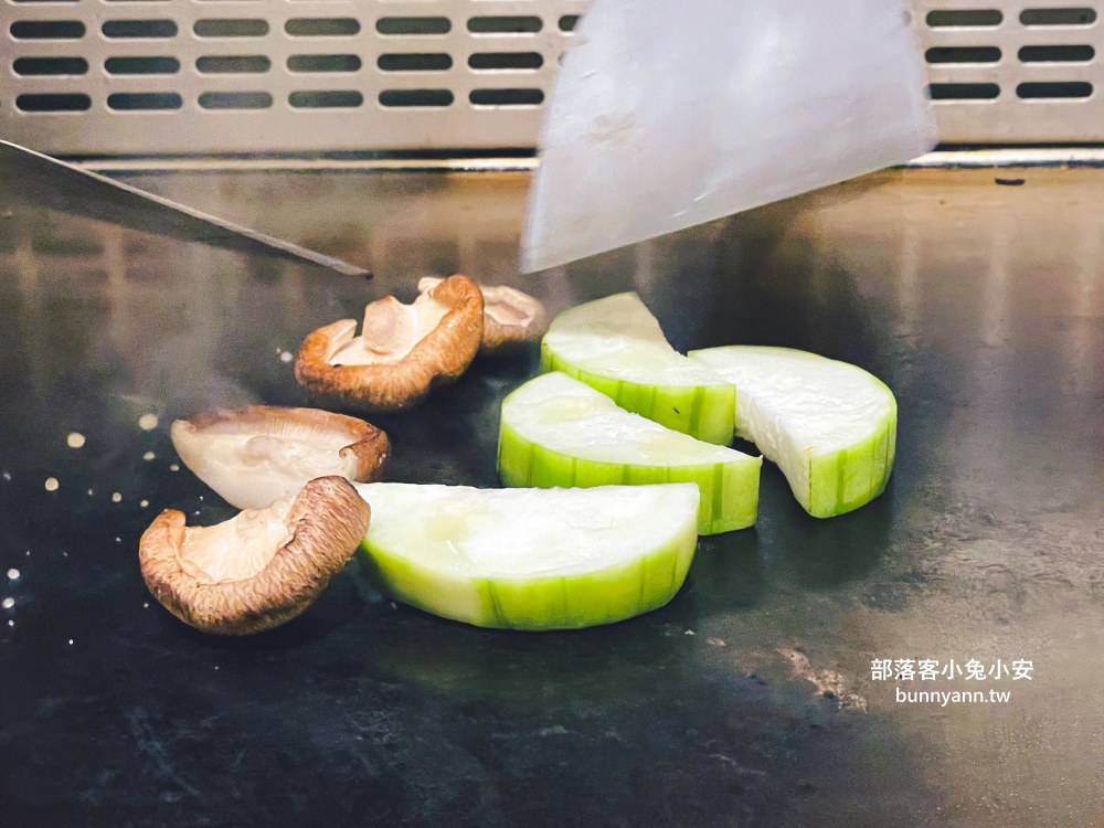 南京復興高CP值無菜單鐵板燒冠軍，人氣套餐1390元不漲價，活龍蝦、北海道生食級干貝都吃得到，明水然無菜單鐵板燒慶城店