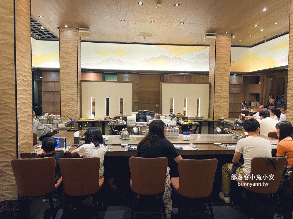南京復興高CP值無菜單鐵板燒冠軍，人氣套餐1390元不漲價，活龍蝦、北海道生食級干貝都吃得到，明水然無菜單鐵板燒慶城店