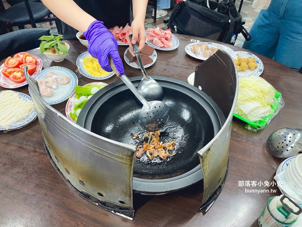 西門町【曾德自助火鍋城】60年老字號石頭火鍋專賣店
