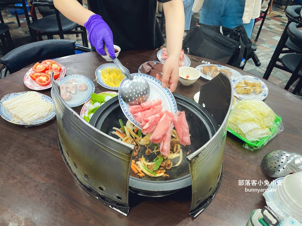 西門町【曾德自助火鍋城】60年老字號石頭火鍋專賣店