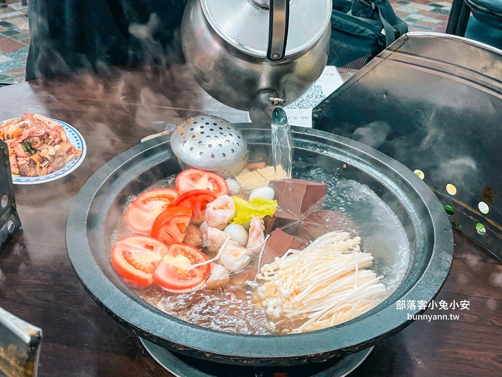 西門町【曾德自助火鍋城】60年老字號石頭火鍋專賣店