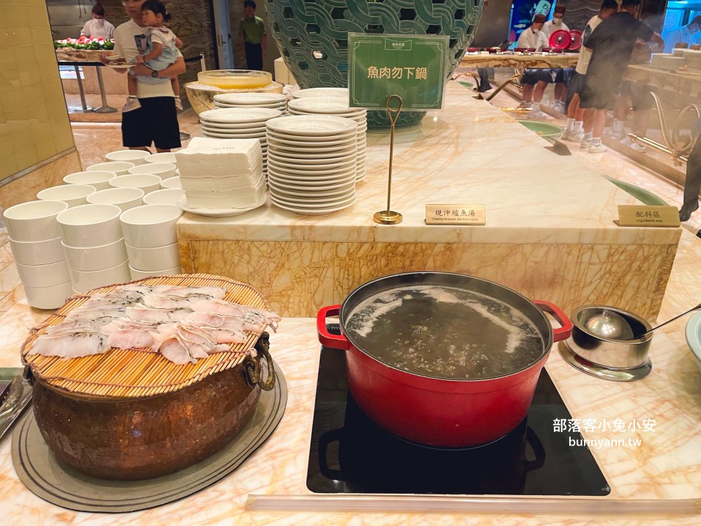 台中「林酒店森林百匯」超過五十種料理自助餐檯吃到飽