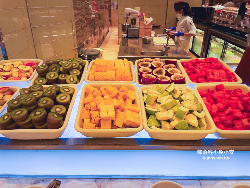 台中「林酒店森林百匯」超過五十種料理自助餐檯吃到飽