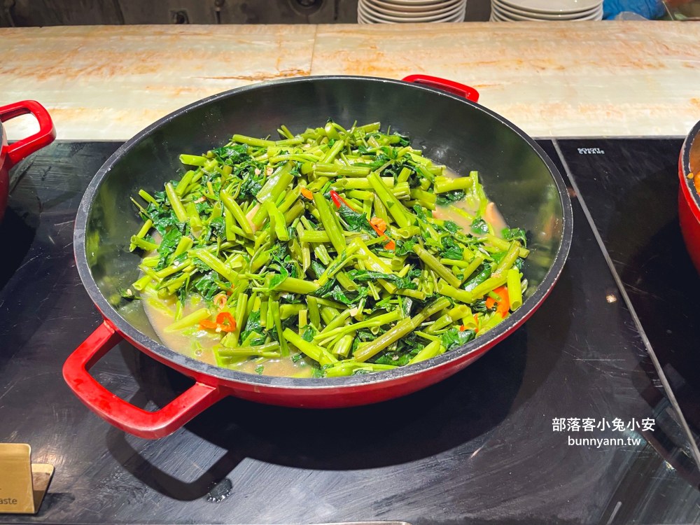 台中「林酒店森林百匯」超過五十種料理自助餐檯吃到飽