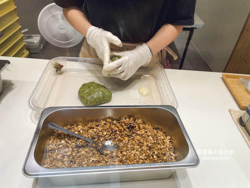 苗栗【栗山麻糬】每日手工現做麻糬，花生、芝麻與黑糖每個口味都好吃