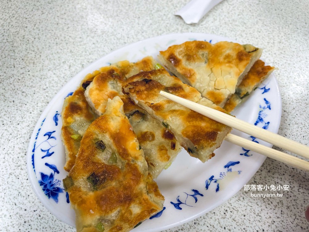 南投【梅園餡餅粥】南投一百碗好店推薦，點這幾種餡餅跟麵最好吃了
