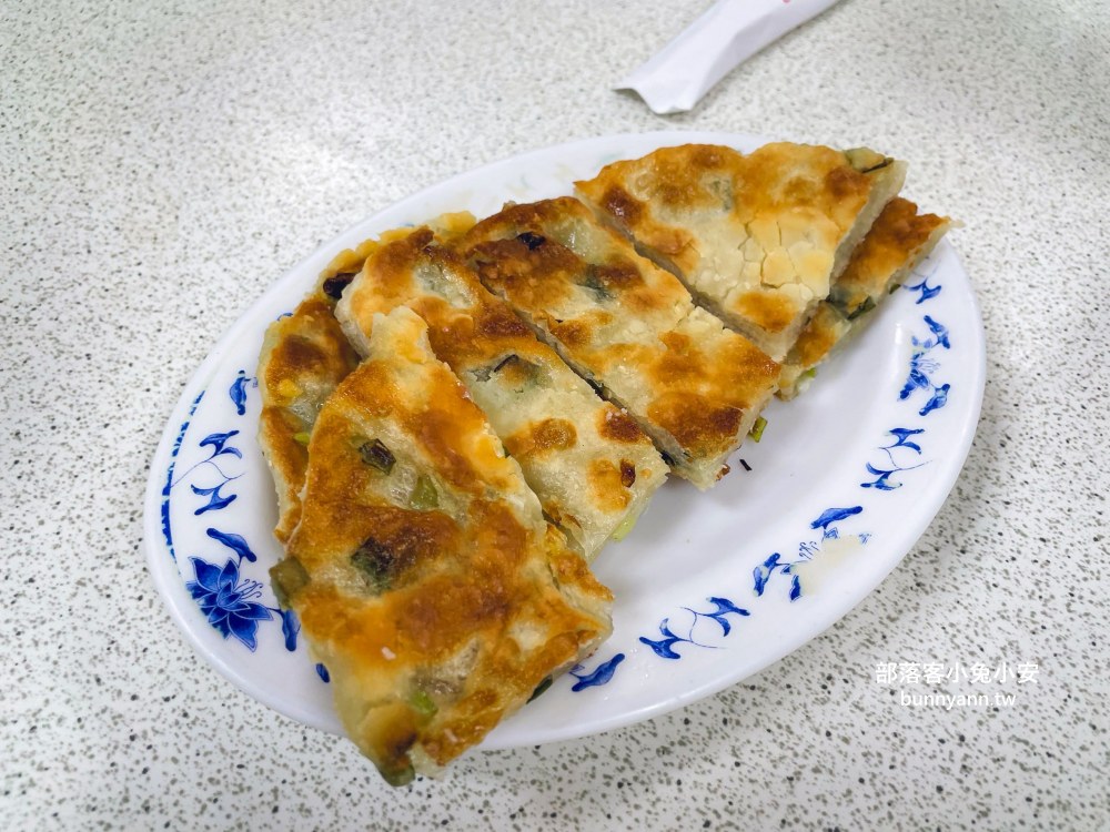 南投【梅園餡餅粥】南投一百碗好店推薦，點這幾種餡餅跟麵最好吃了