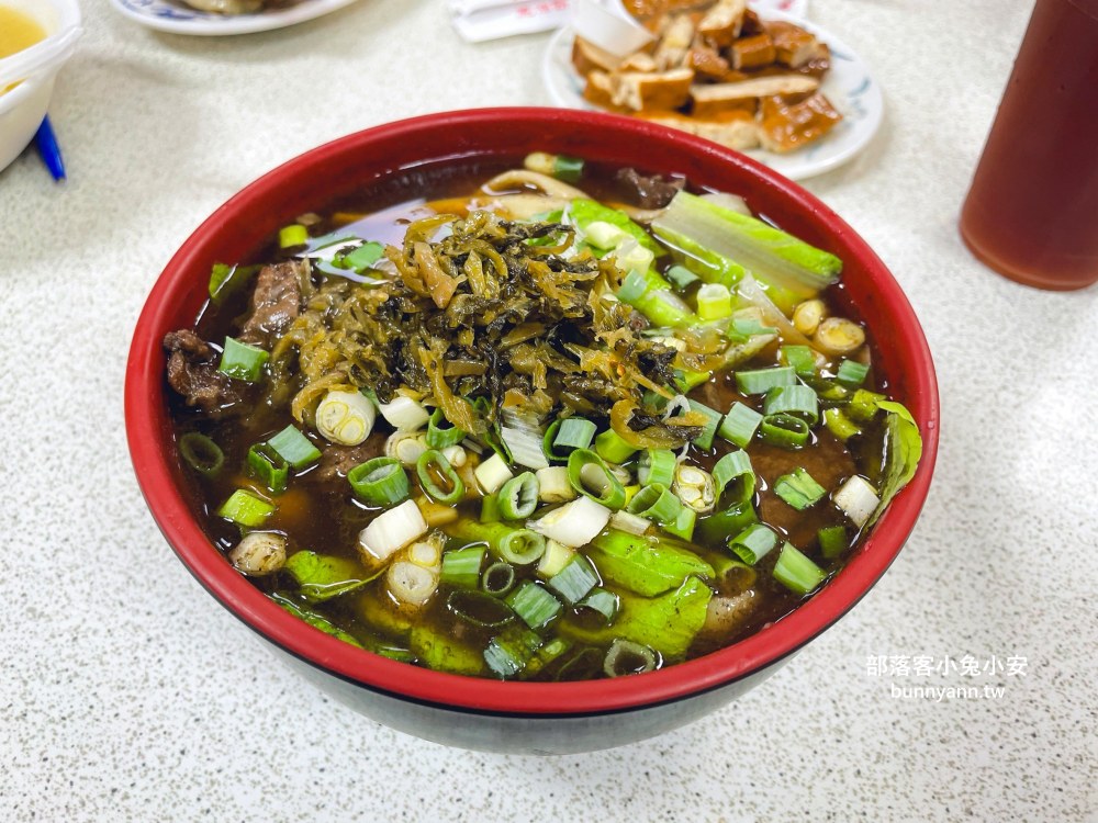 南投【梅園餡餅粥】南投一百碗好店推薦，點這幾種餡餅跟麵最好吃了
