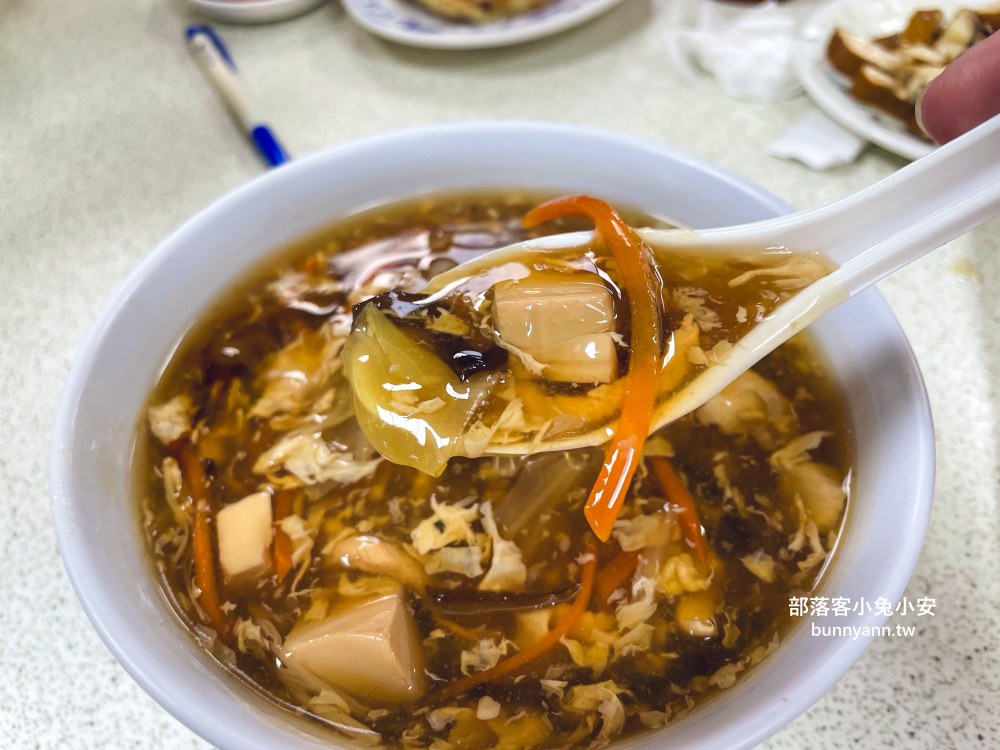 南投【梅園餡餅粥】南投一百碗好店推薦，點這幾種餡餅跟麵最好吃了