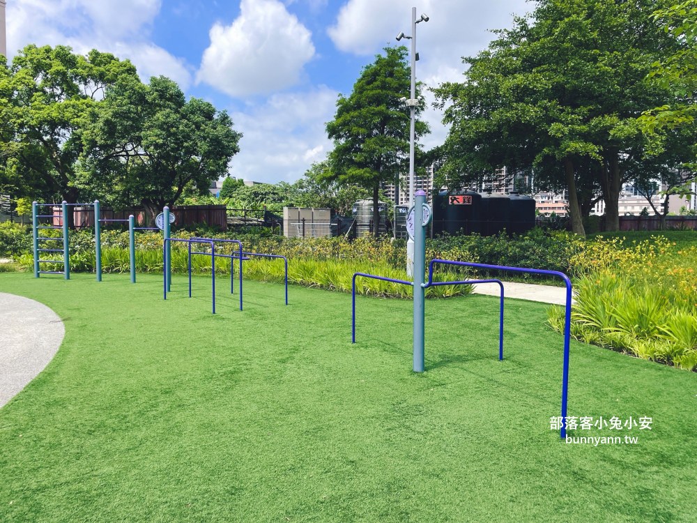 桃園【八德楓樹腳公園】繞一圈不用半小時，長頸鹿溜滑梯真好玩