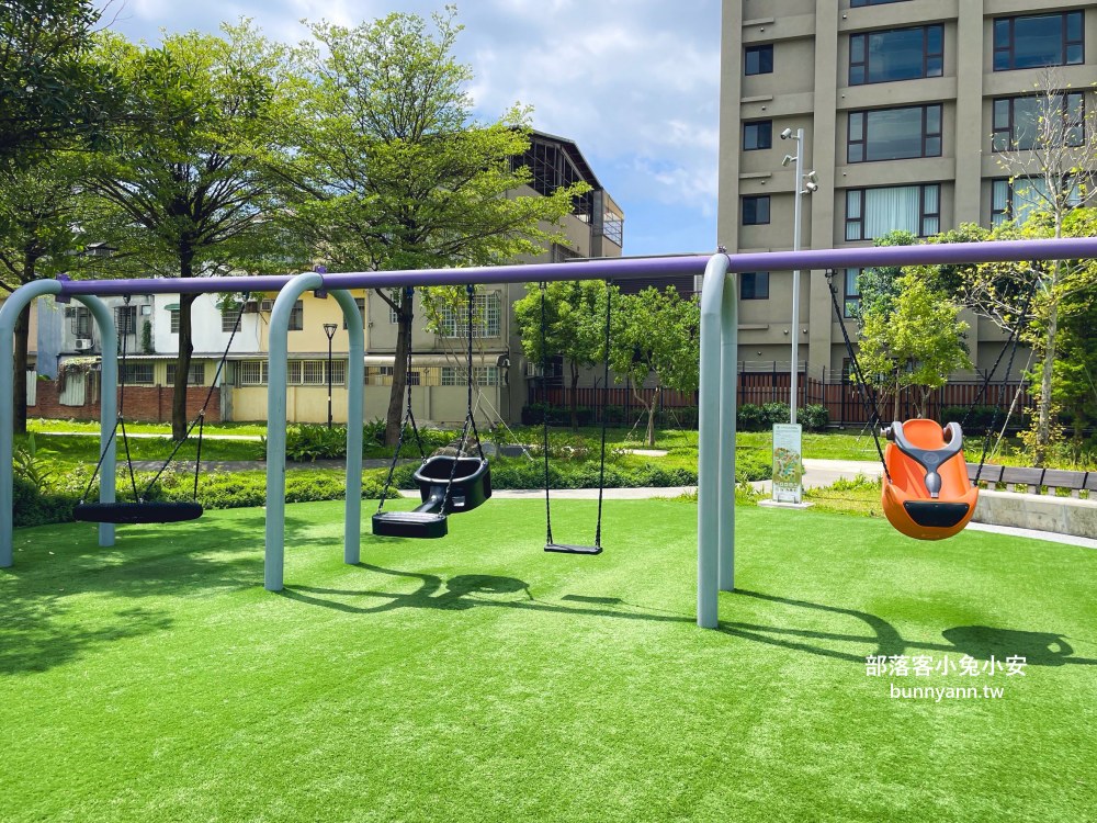 桃園【八德楓樹腳公園】繞一圈不用半小時，長頸鹿溜滑梯真好玩