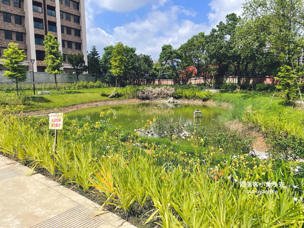 桃園【八德楓樹腳公園】繞一圈不用半小時，長頸鹿溜滑梯真好玩