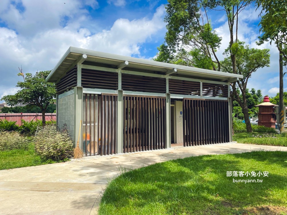 桃園【八德楓樹腳公園】繞一圈不用半小時，長頸鹿溜滑梯真好玩