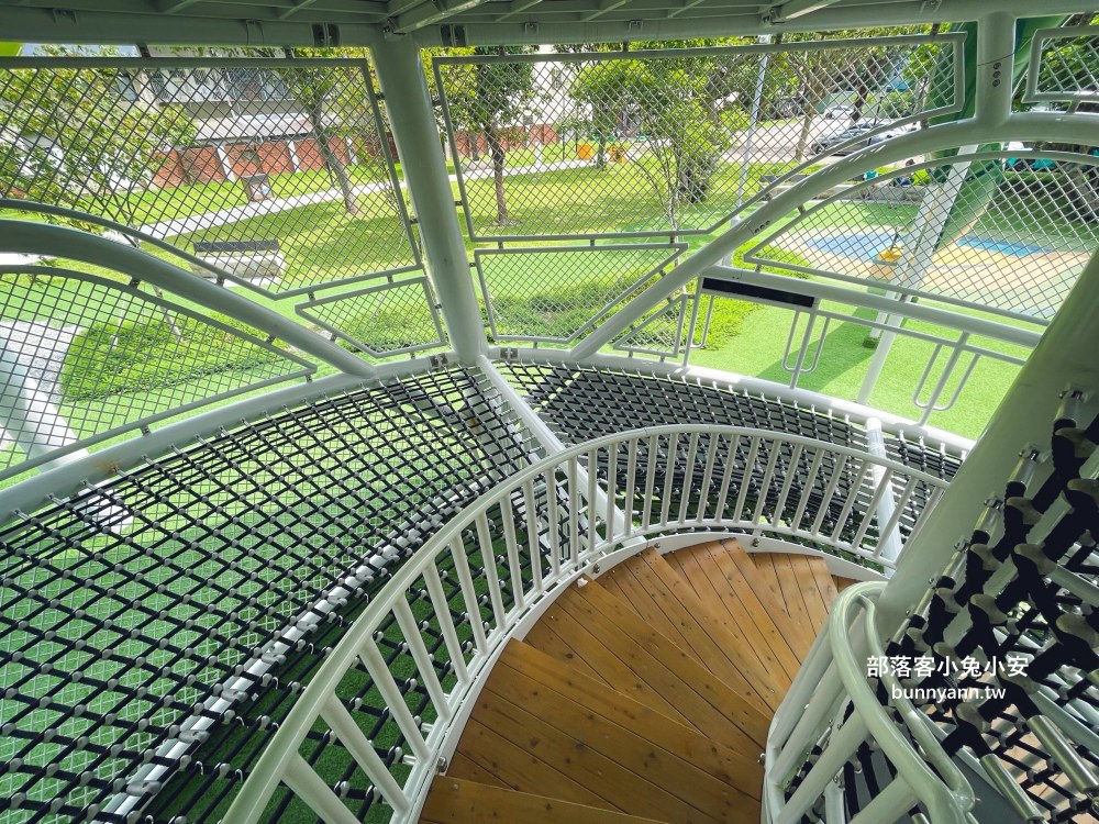 桃園【八德楓樹腳公園】繞一圈不用半小時，長頸鹿溜滑梯真好玩