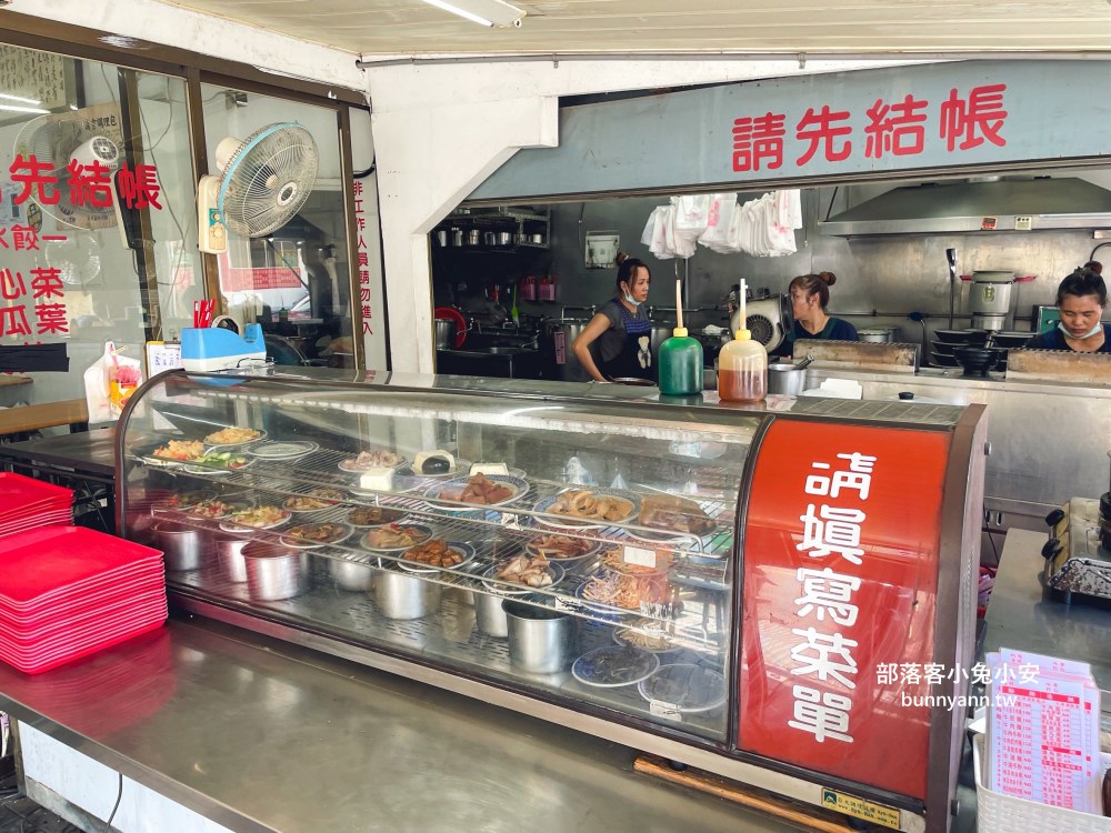 台中【清水牛肉麵】牛肉麵好吃，牛肉大塊又很軟嫩！