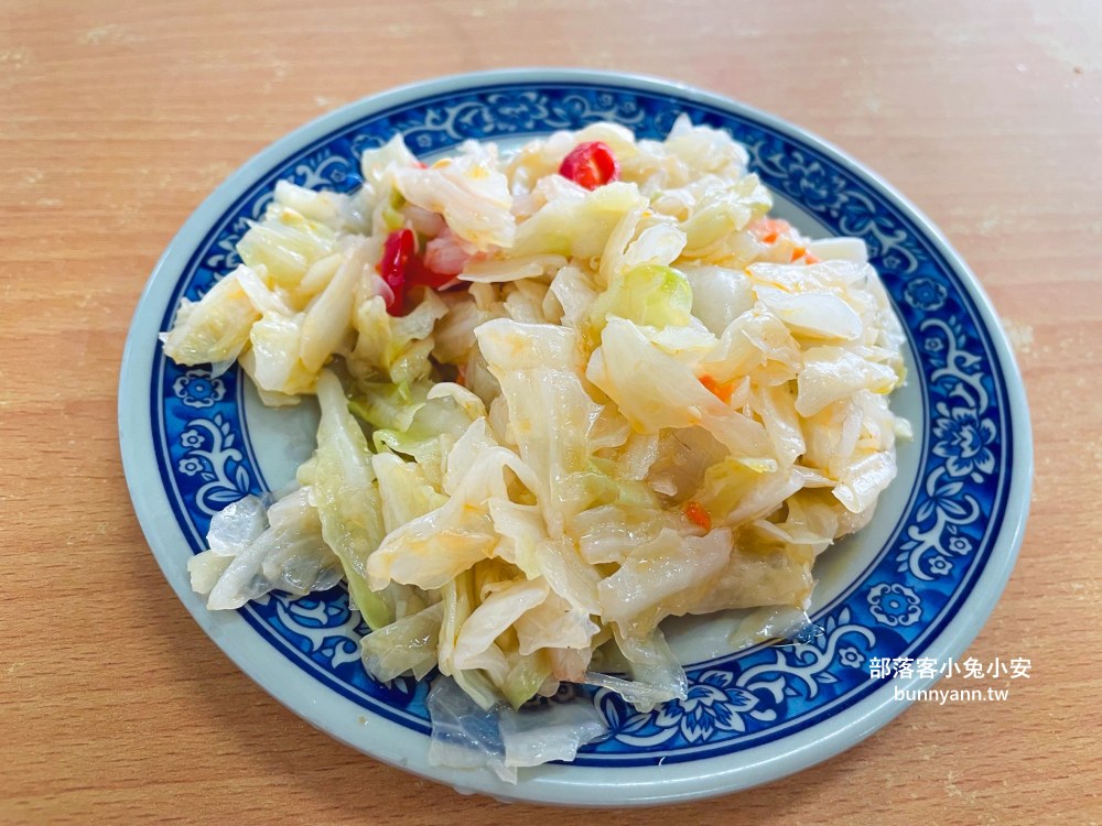 台中【清水牛肉麵】牛肉麵好吃，牛肉大塊又很軟嫩！