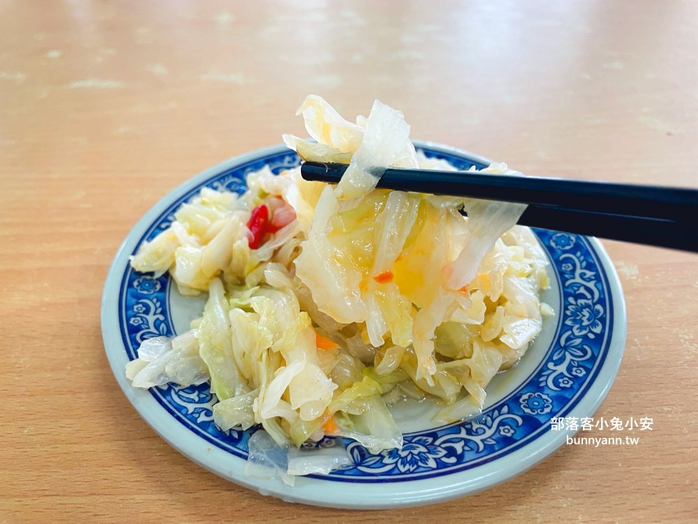 台中【清水牛肉麵】牛肉麵好吃，牛肉大塊又很軟嫩！