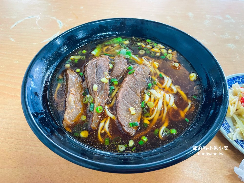 台中【清水牛肉麵】牛肉麵好吃，牛肉大塊又很軟嫩！