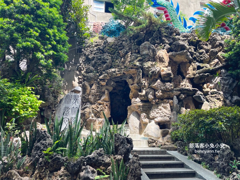 台中「清水紫雲巖」香火鼎盛觀音廟，後花園山洞石窟探險好地方