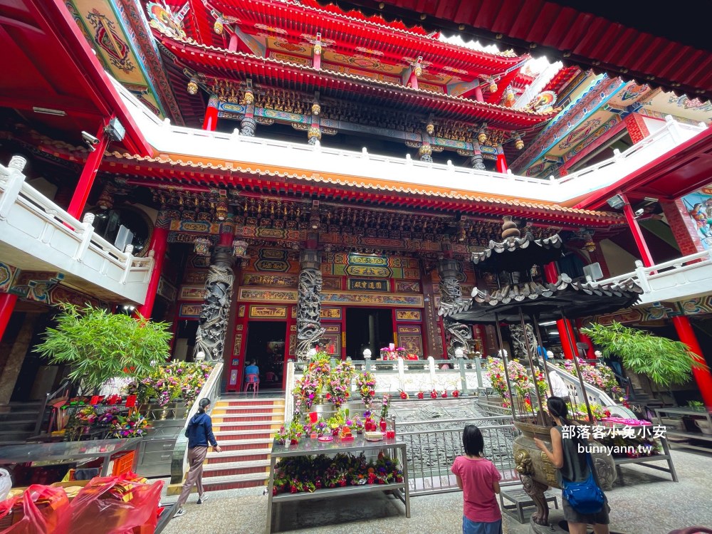台中「清水紫雲巖」香火鼎盛觀音廟，後花園山洞石窟探險好地方