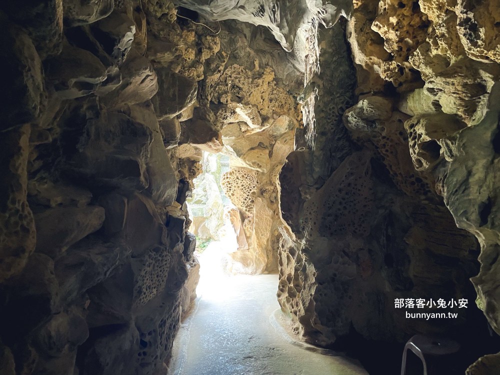 台中「清水紫雲巖」香火鼎盛觀音廟，後花園山洞石窟探險好地方