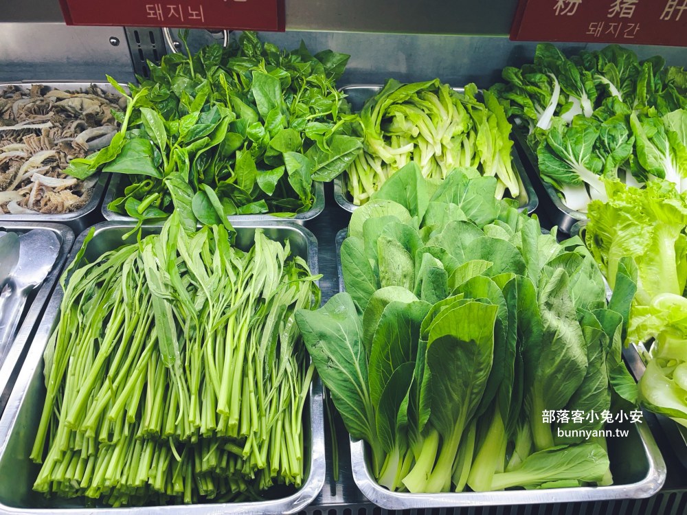 西門町【皇家帝國麻辣火鍋】擁有十萬則評論超厲害火鍋吃到飽餐廳
