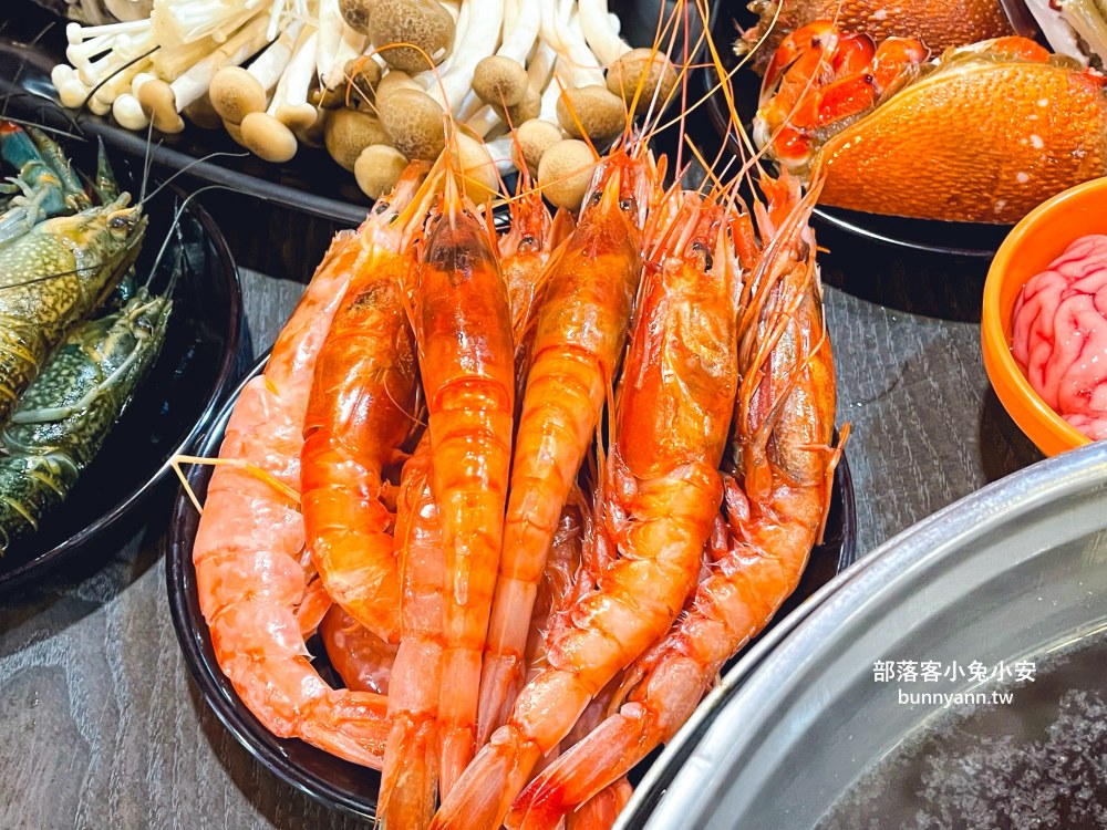 西門町【皇家帝國麻辣火鍋】擁有十萬則評論超厲害火鍋吃到飽餐廳