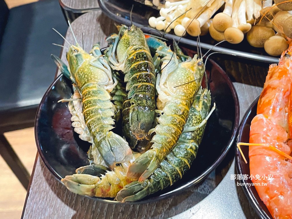 西門町【皇家帝國麻辣火鍋】擁有十萬則評論超厲害火鍋吃到飽餐廳