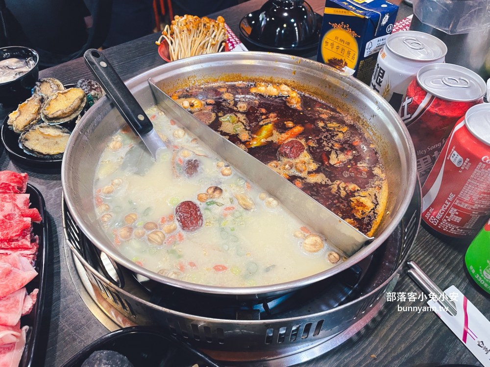 西門町【皇家帝國麻辣火鍋】擁有十萬則評論超厲害火鍋吃到飽餐廳