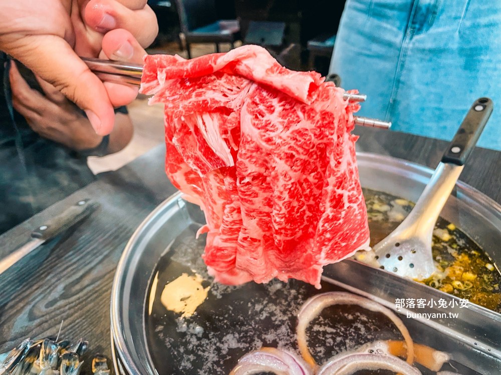 西門町【皇家帝國麻辣火鍋】擁有十萬則評論超厲害火鍋吃到飽餐廳