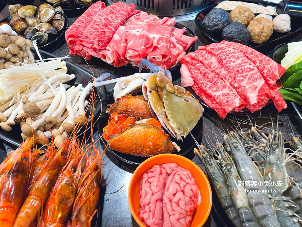 西門町【皇家帝國麻辣火鍋】擁有十萬則評論超厲害火鍋吃到飽餐廳