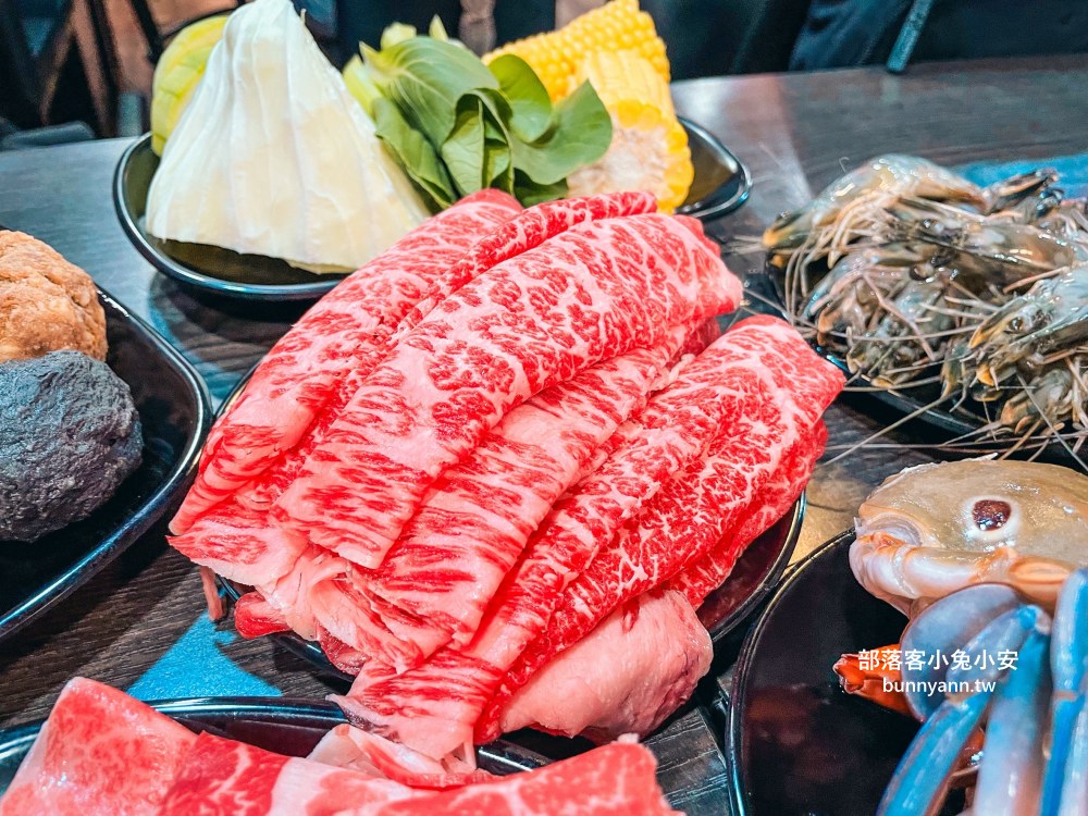 西門町【皇家帝國麻辣火鍋】擁有十萬則評論超厲害火鍋吃到飽餐廳