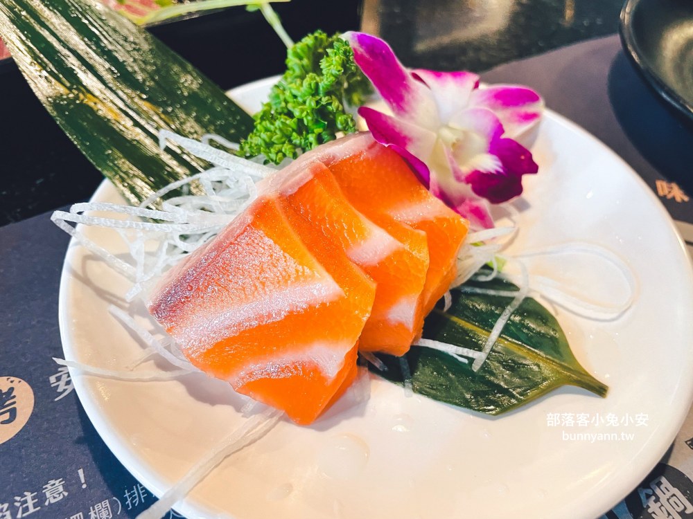 桃園【石頭燒肉八德旗艦店】899就能吃到壽司跟鮑魚的羊小排火烤兩吃