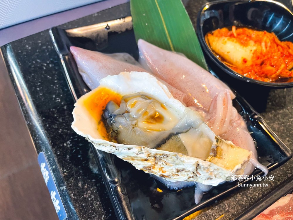 桃園【石頭燒肉八德旗艦店】899就能吃到壽司跟鮑魚的羊小排火烤兩吃