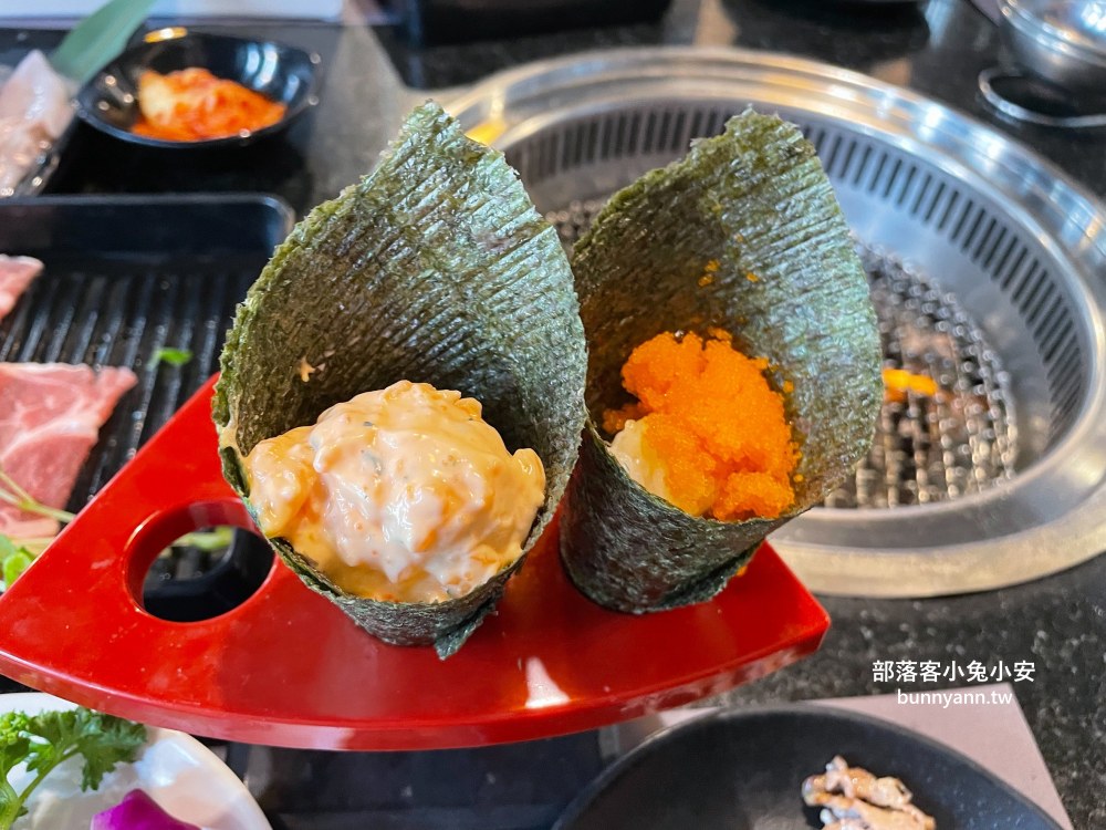 桃園【石頭燒肉八德旗艦店】899就能吃到壽司跟鮑魚的羊小排火烤兩吃