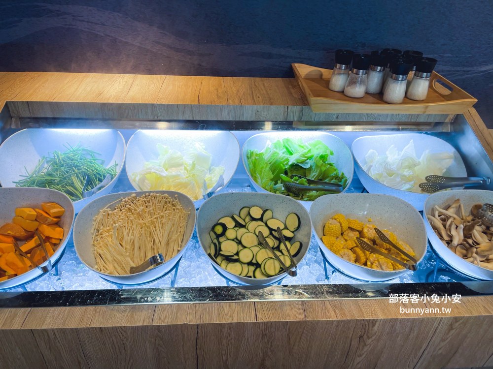 桃園【石頭燒肉八德旗艦店】899就能吃到壽司跟鮑魚的羊小排火烤兩吃