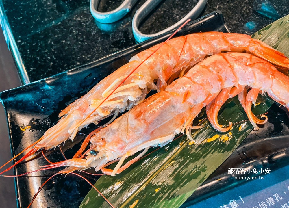 桃園【石頭燒肉八德旗艦店】899就能吃到壽司跟鮑魚的羊小排火烤兩吃