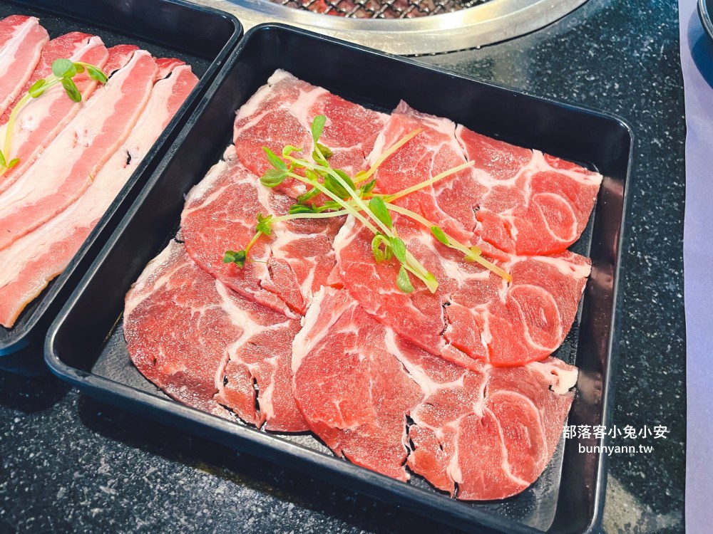 桃園【石頭燒肉八德旗艦店】899就能吃到壽司跟鮑魚的羊小排火烤兩吃