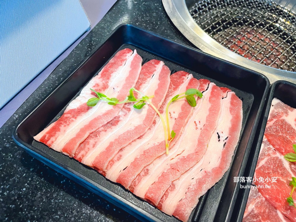 桃園【石頭燒肉八德旗艦店】899就能吃到壽司跟鮑魚的羊小排火烤兩吃